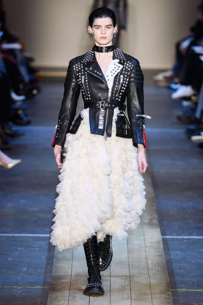 Look 25